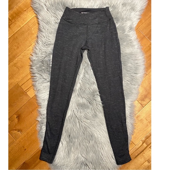 Beyond Yoga Black Pique Ankle Snap Bottom Leggings Size XS - Picture 6 of 8